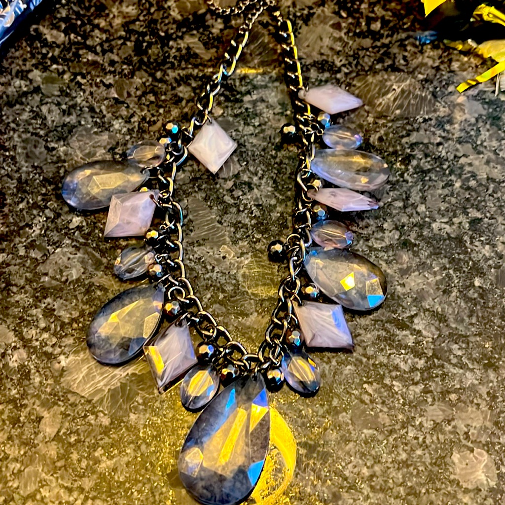 Beautiful Vera Wang Necklace From Kohls 6$
